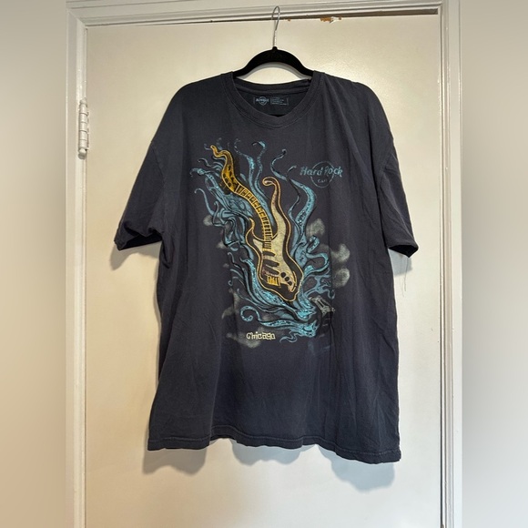 Men’s XXL Hard Rock Cafe Chicago Melting Guitar Embroidered Graphic Tee. Logo - Picture 1 of 12